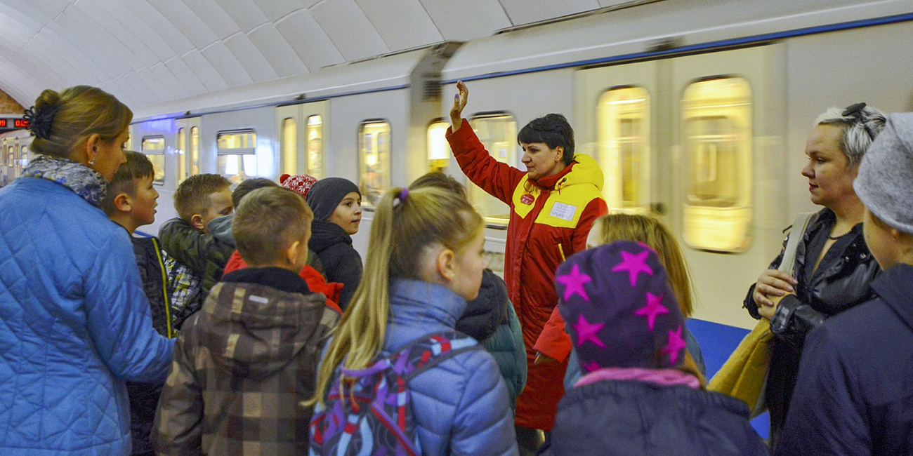 Кто, если не я? Как в метро помогают маломобильным пассажирам