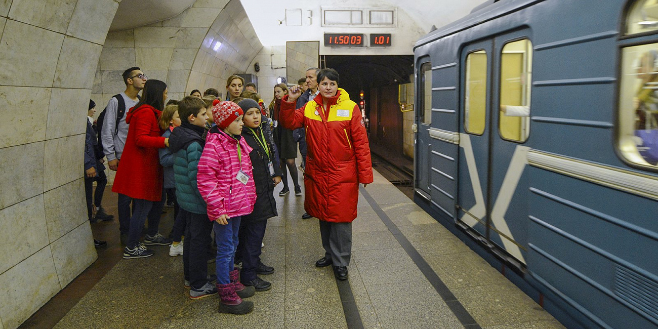 Кто, если не я? Как в метро помогают маломобильным пассажирам
