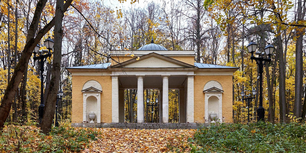 Осенняя романтика: идеальные беседки и ротонды для фотосессий