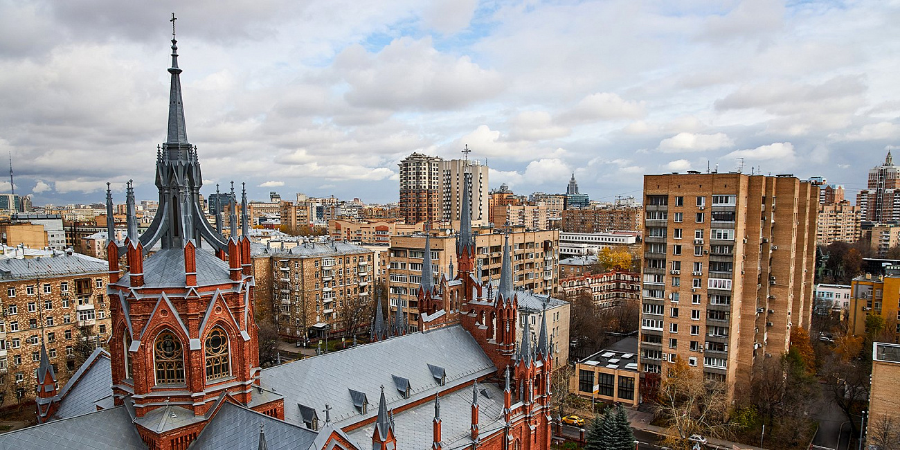 Мягкая кровля и мауэрлаты: как ремонтируют крыши московских домов