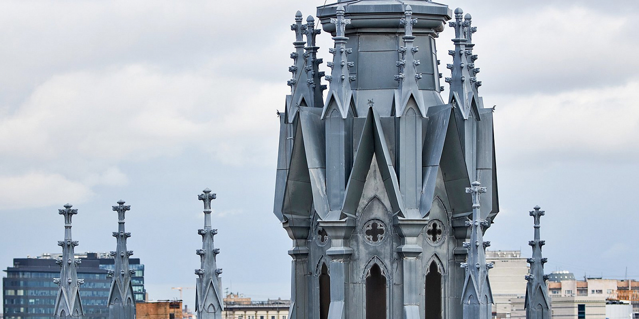 Мягкая кровля и мауэрлаты: как ремонтируют крыши московских домов