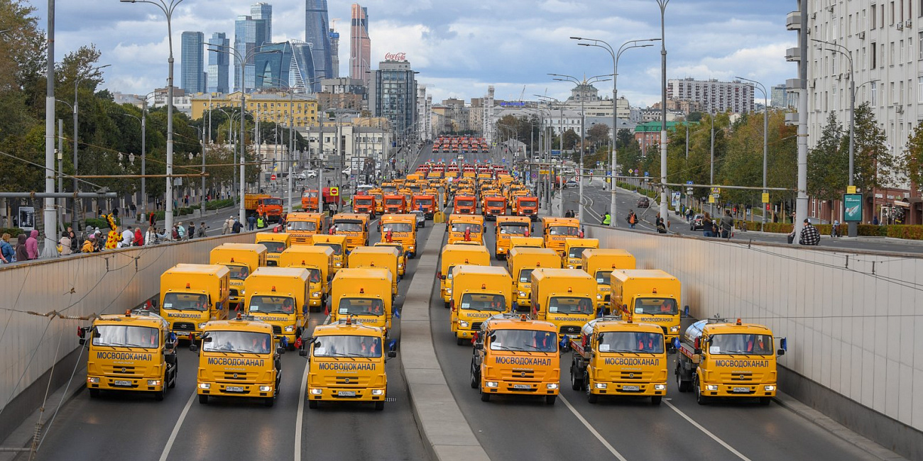 От летающей реанимации до спасательного ледокола: москвичам показали столичную спецтехнику