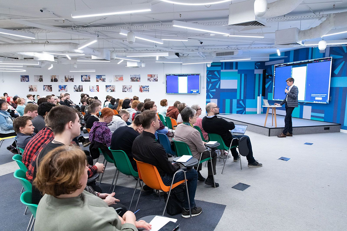 Москвичей приглашают на бесплатные тренинги в апреле